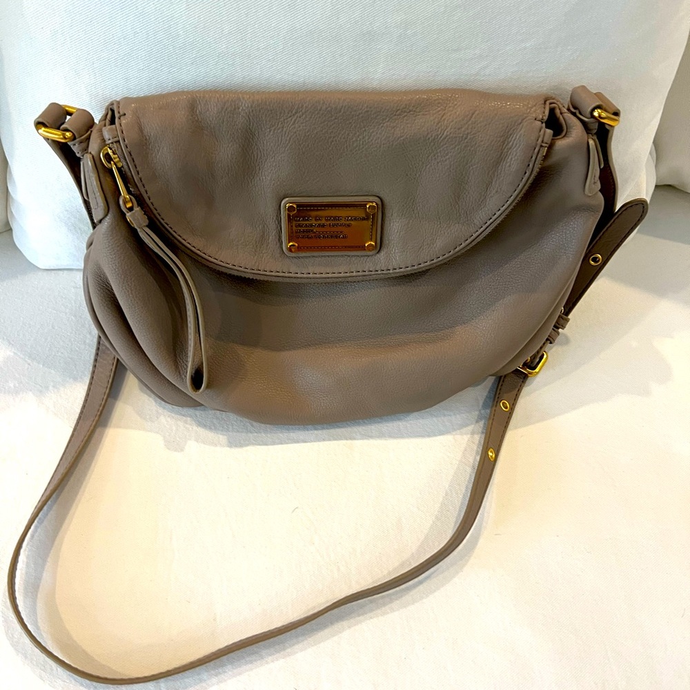 Beautiful Gray Leather Marc Jacob’s Crossbody Bag